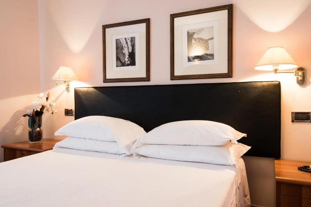 Due Camere Matrimoniali/Doppie con Letti Singoli Comunicanti — Hotel Michelangelo & Day SPA