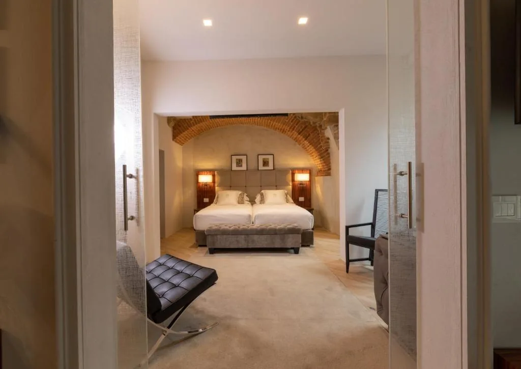 Giorgio Vasari - Suite with Private Sauna and Jacuzzi® Hot Tub — Donati Luxury Tower Suites