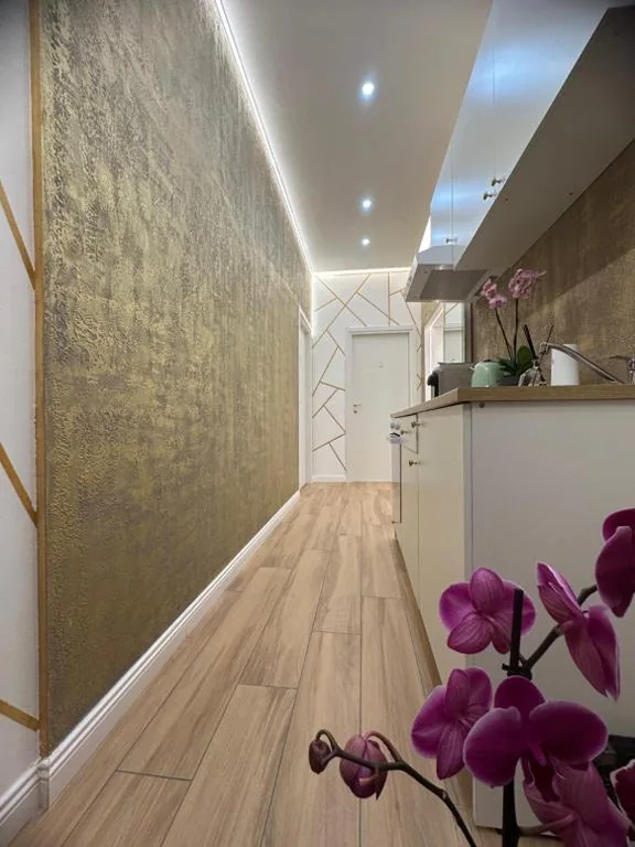 Golden House — foto 4