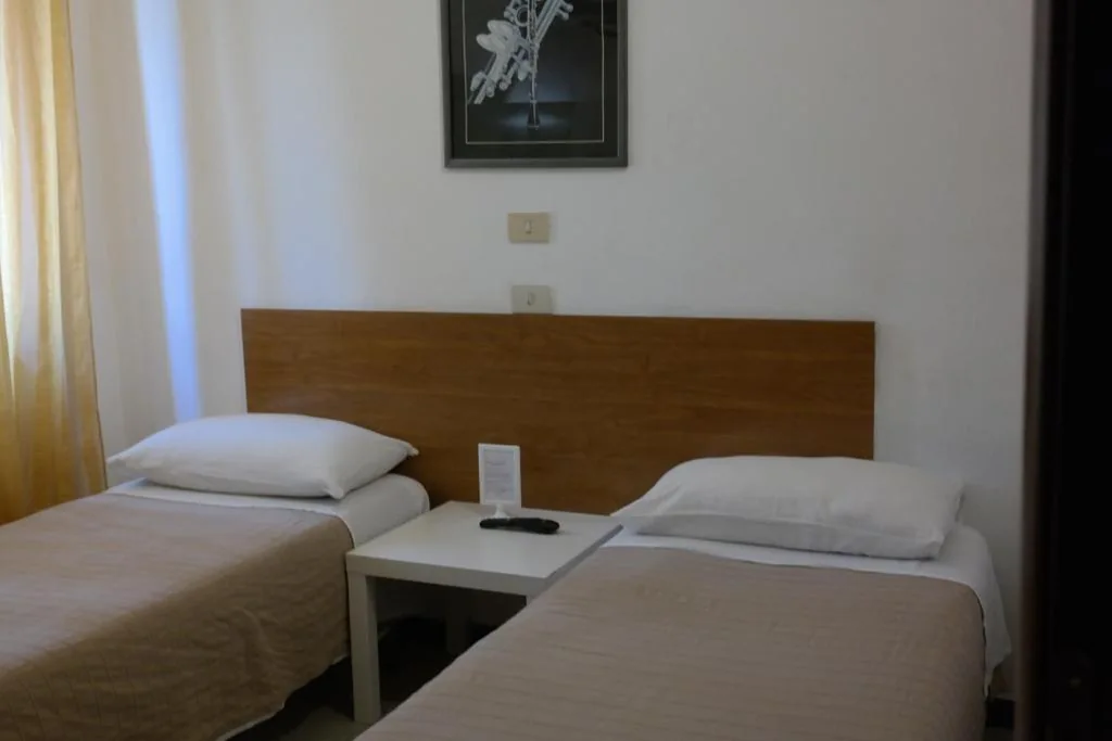 Hotel Houston Livorno – Struttura Esclusivamente Turistica – Not for Business or Workers