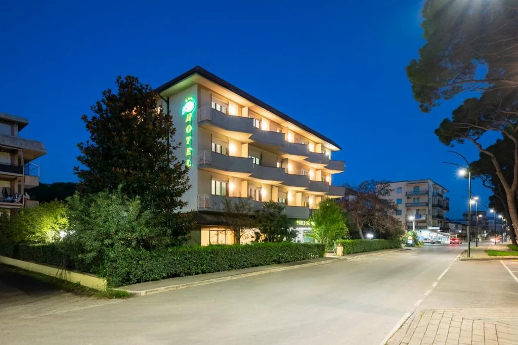 Hotel Parco dei Pini – 100mt dal Mare