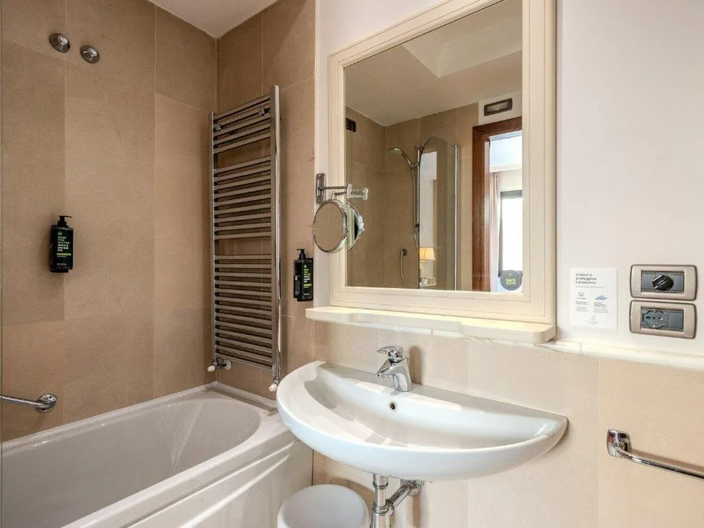 Junior Suite — B&B Hotel Firenze Pitti Palace al Ponte Vecchio