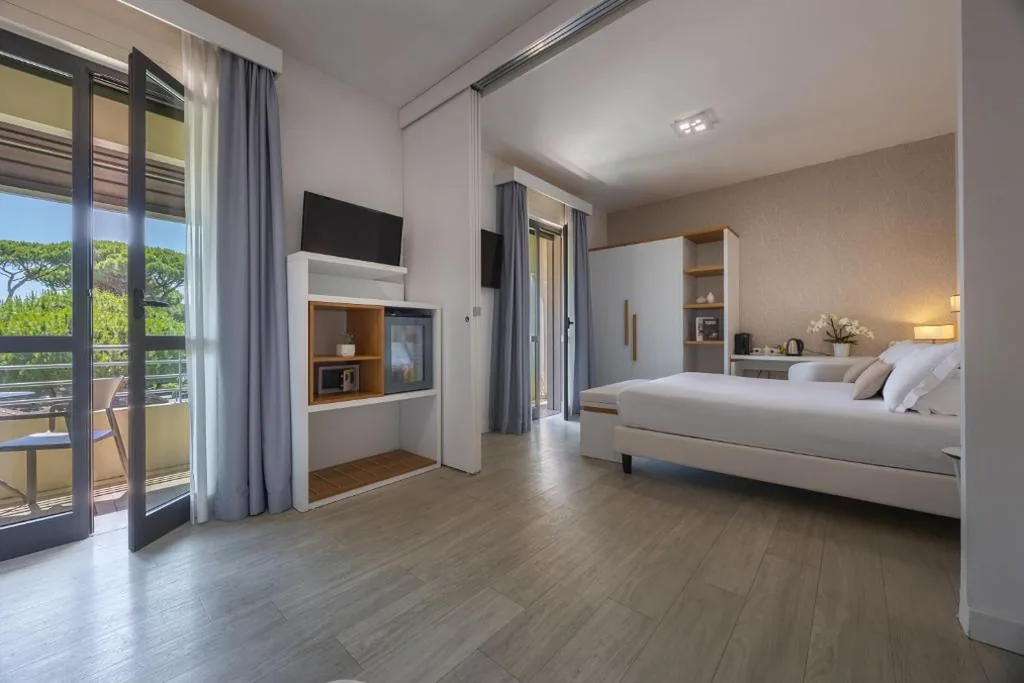 Junior Suite with Balcony — Hotel Acapulco