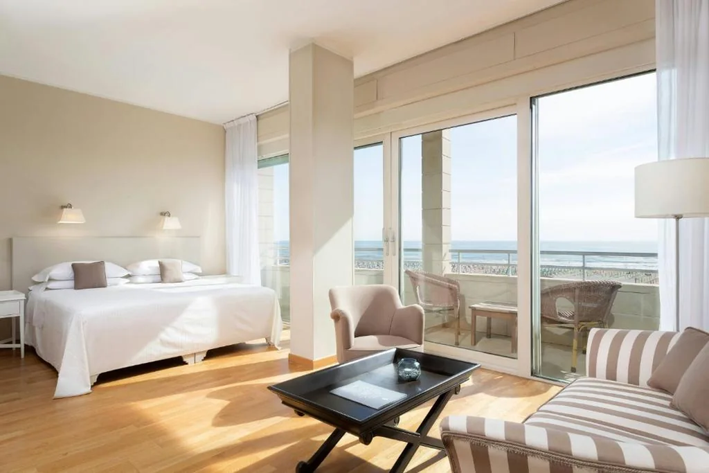 Junior Suite with Balcony — Hotel Sina Astor