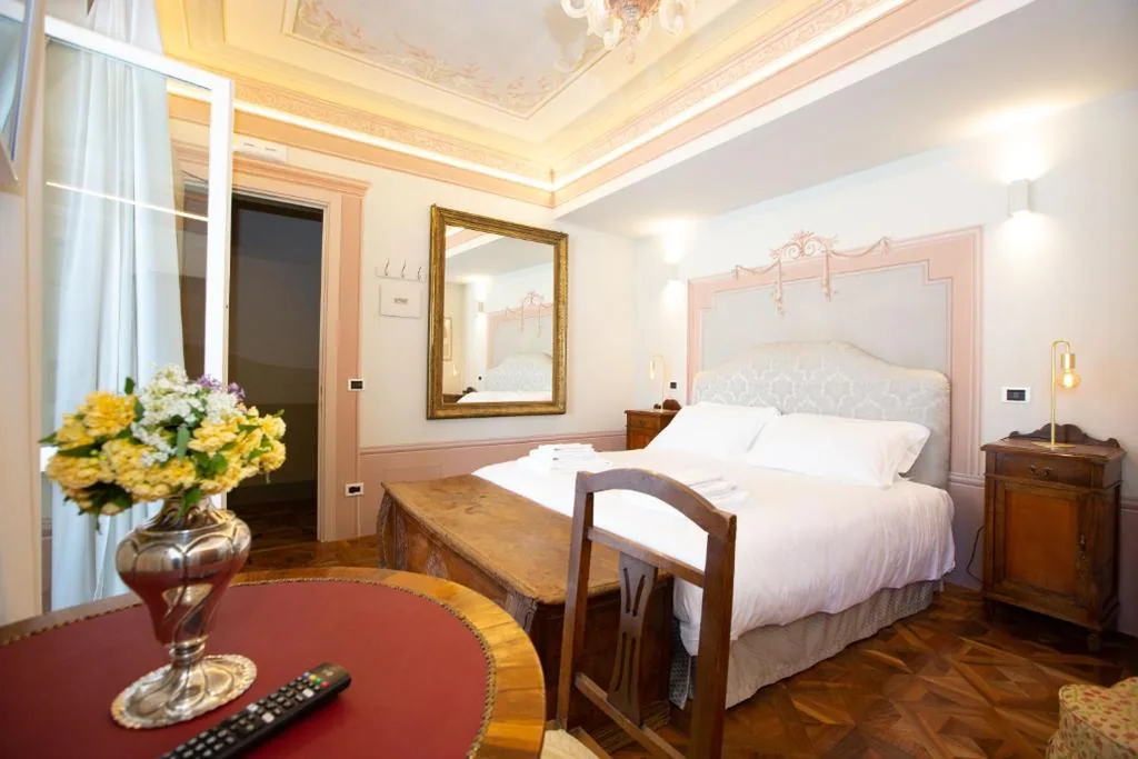 Junior Suite with Balcony — Villa Tortorelli