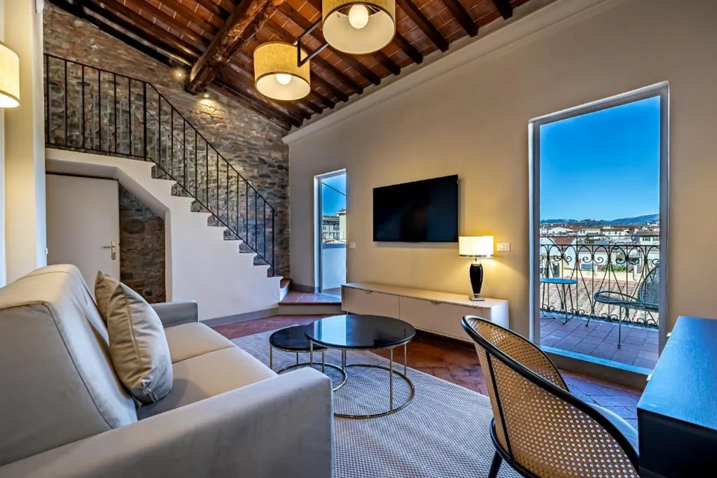 Junior Suite with Terrace — YD Four suites Ognissanti