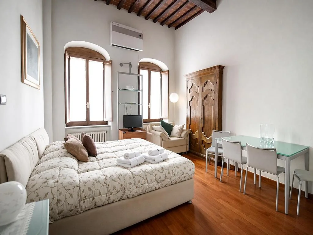 Junior Suite con Vista Città — La Corte Del Re Suite & Rooms Arezzo