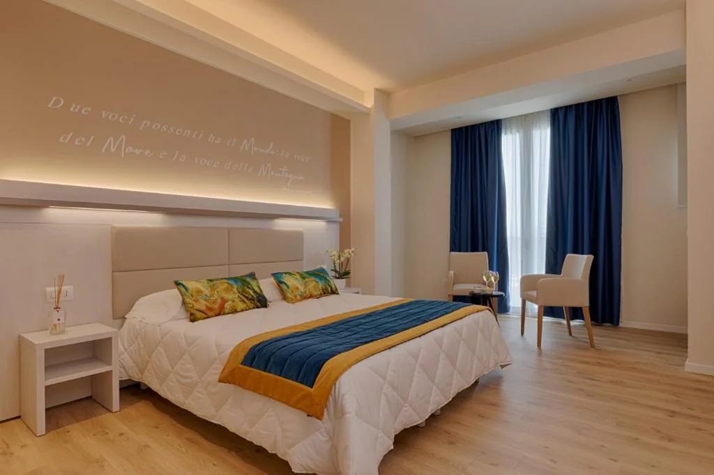 Junior Suite con Vista Mare — Roma Hotel