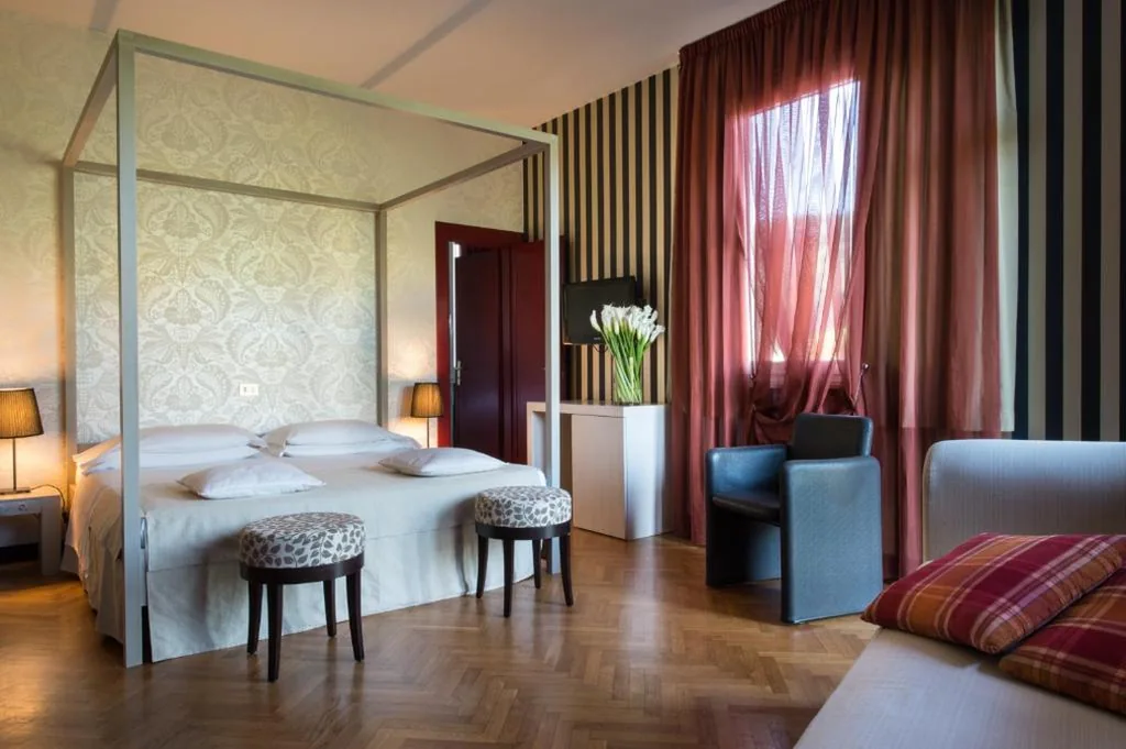 Deluxe Junior Suite — Grand Hotel Panoramic