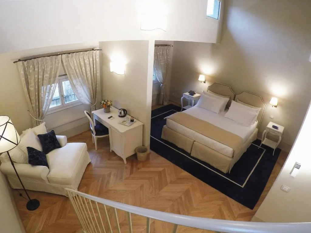 Deluxe Junior Suite — Palazzo della Stufa Residenza D’Epoca