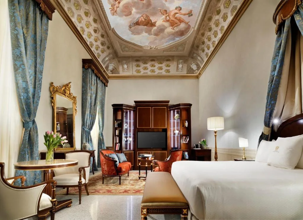 Deluxe Junior Suite — Palazzo Portinari Salviati Residenza D’Epoca