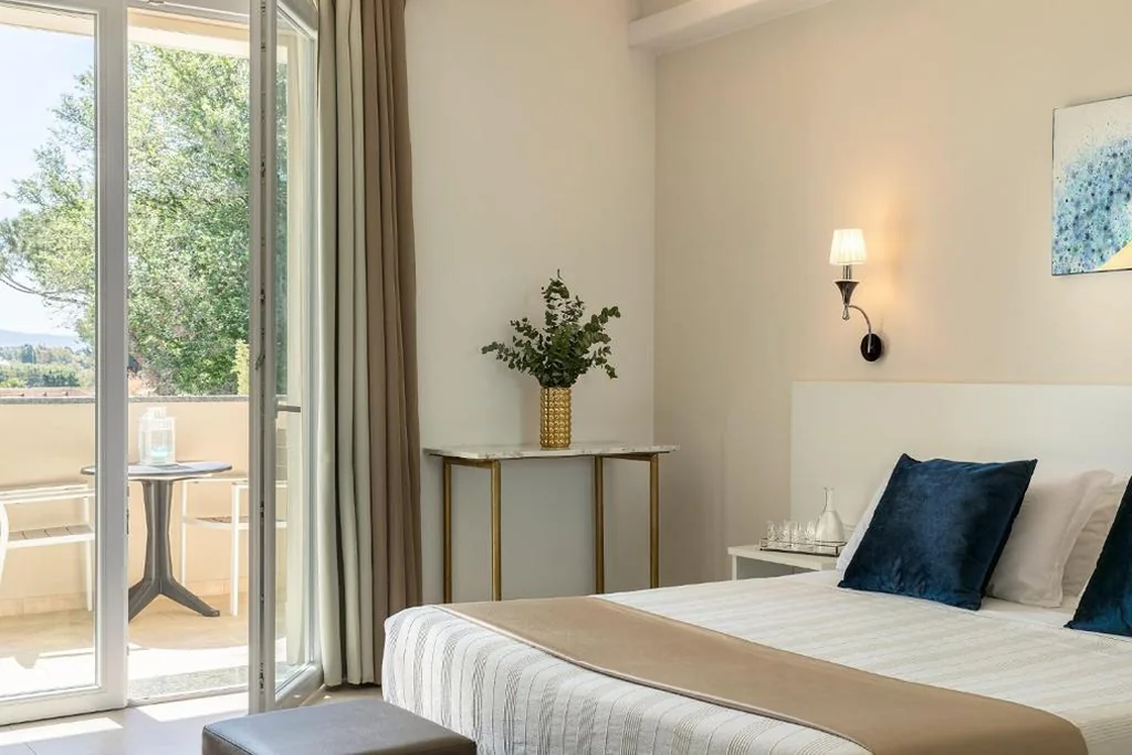 Junior Suite — Golden Hotel
