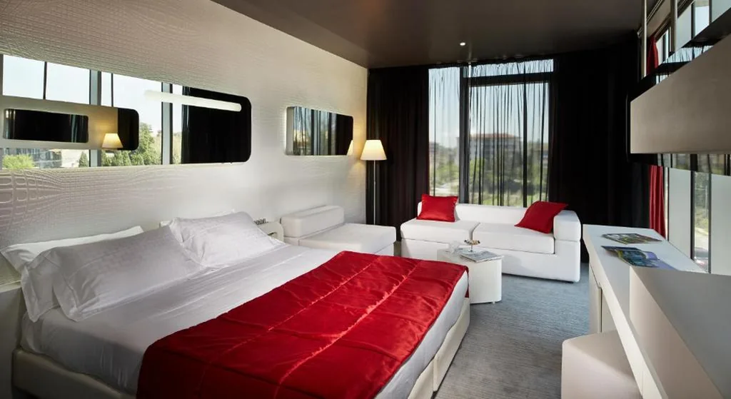 Junior Suite — San Ranieri Hotel – Meetings & Pool