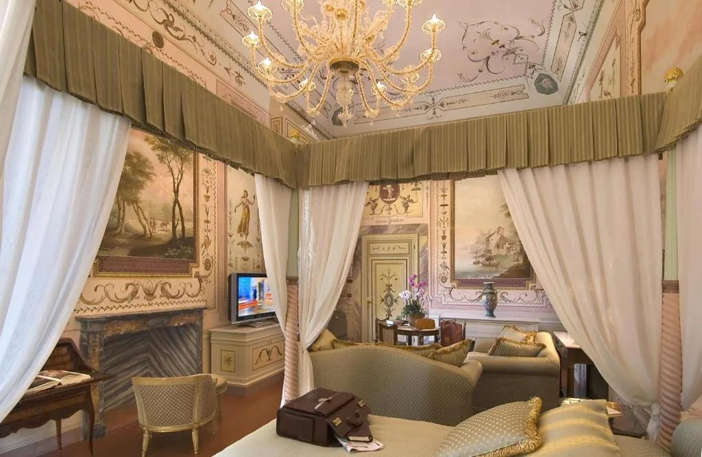 Villa Junior Suite (2 Adults) — Villa Olmi Firenze