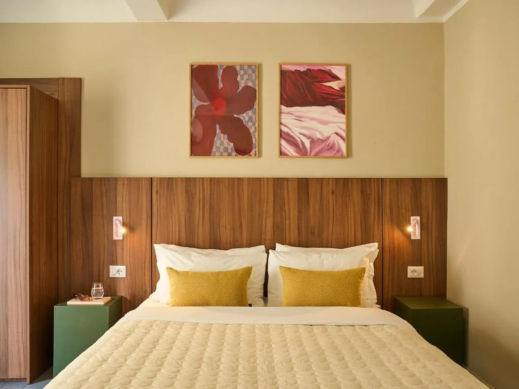 Large Room with Sofa Bed — Numa Florence Rodo