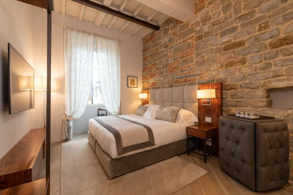 Leonardo - King Deluxe Suite with Duomo View — Donati Luxury Tower Suites