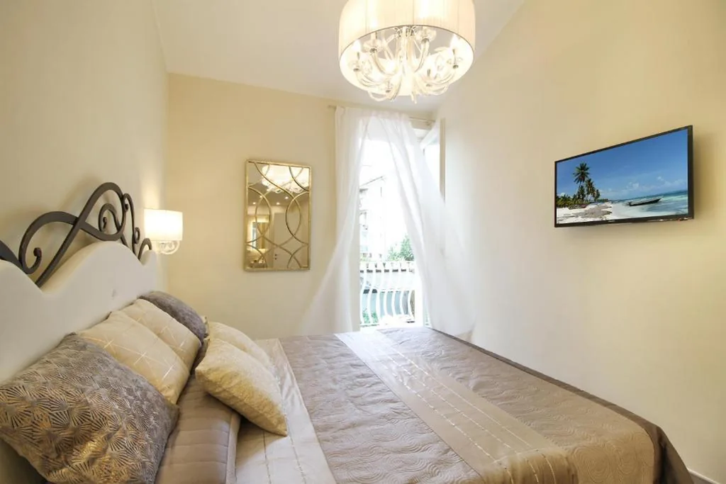 LUCCA IN CHIC – No Ztl, Free Parking, Priv Bath, Old City 550m
