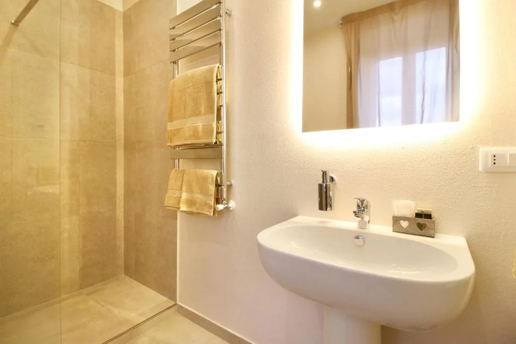 LUCCA IN CHIC – No Ztl, Free Parking, Priv Bath, Old City 550m — foto 3