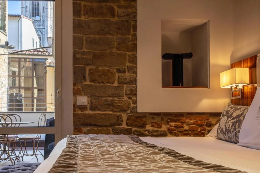 Michelangelo - Suite with Private Jacuzzi® Hot Tub with Partial Duomo View — Donati Luxury Tower Suites
