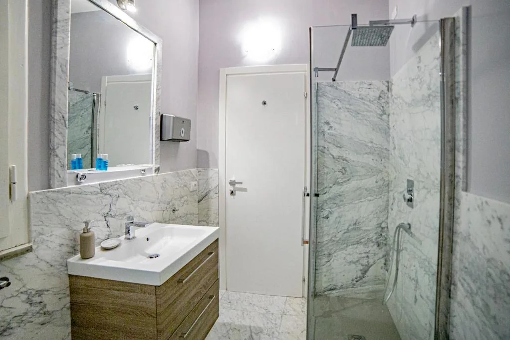 Mistral Holidays – Elegante camera con finiture di lusso appena ristrutturata — foto 6