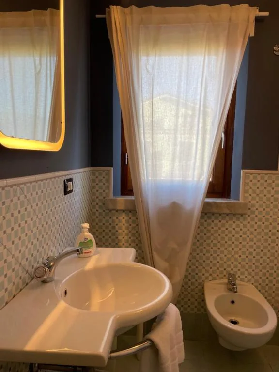 Mistral Holidays – Elegante camera matrimoniale con balcone a 500 mt dal mare — foto 3