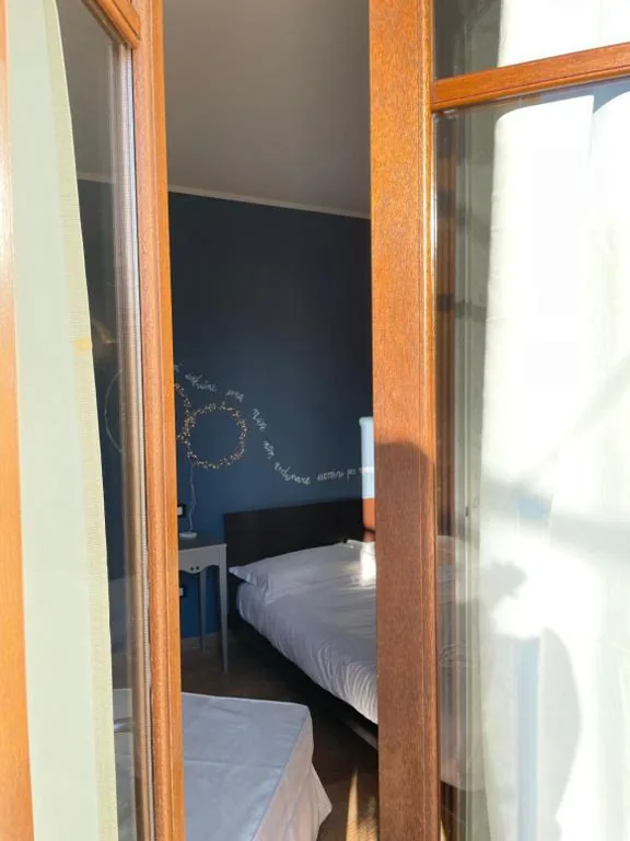 Mistral Holidays – Elegante camera matrimoniale con balcone a 500 mt dal mare — foto 6
