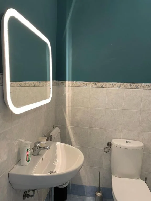 Mistral Holidays – Spaziosa camera con letto alla francese e balcone a 500 mt dal mare — foto 4