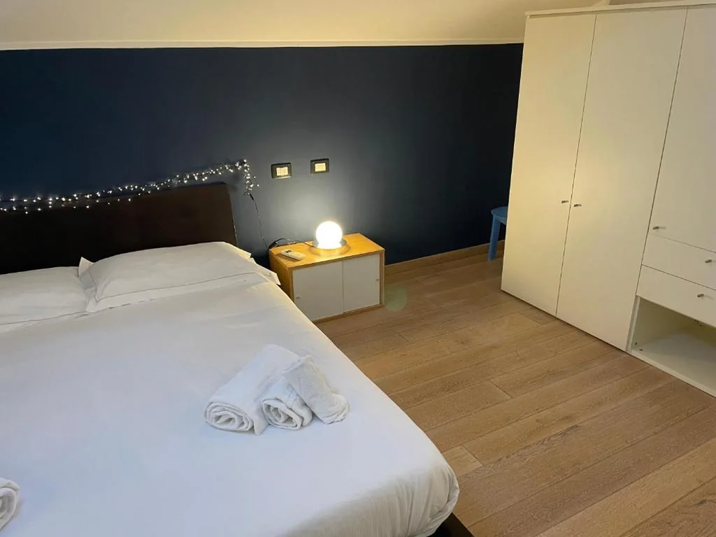 Mistral Holidays – Splendida camera familiare con lucernario a 500 mt dal mare — foto 5