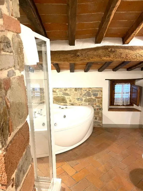 Monolocale con Vasca Idromassaggio — Casale Le Masse