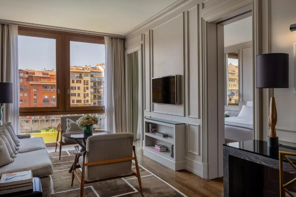 Deluxe Studio with River View — Portrait Firenze – Lungarno Collection