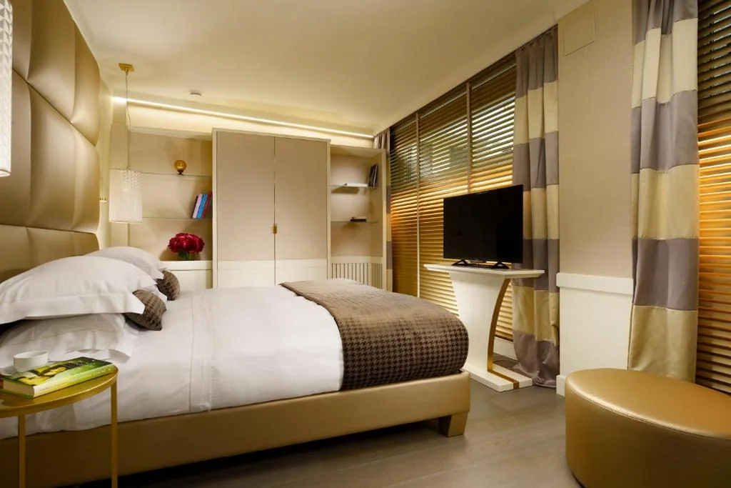 Deluxe Studio — Ponte Vecchio Suites & Spa