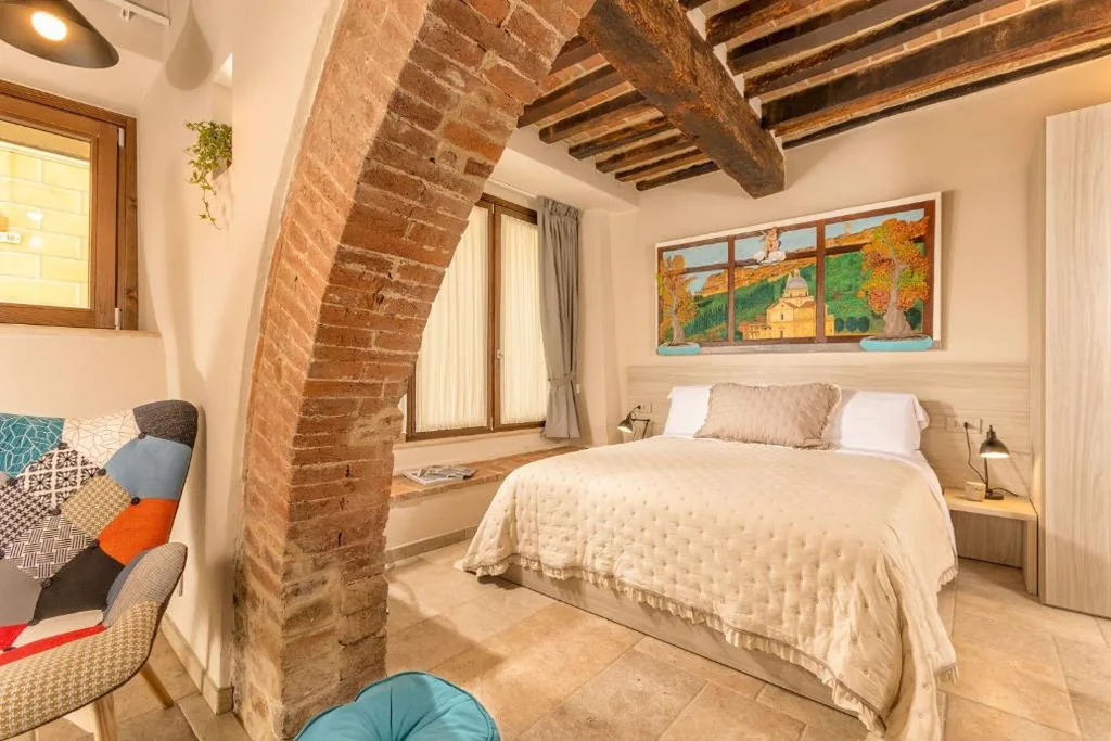 Palazzo Falcinelli Luxury Room in Montepulciano Center with Air Conditioning and Elevator