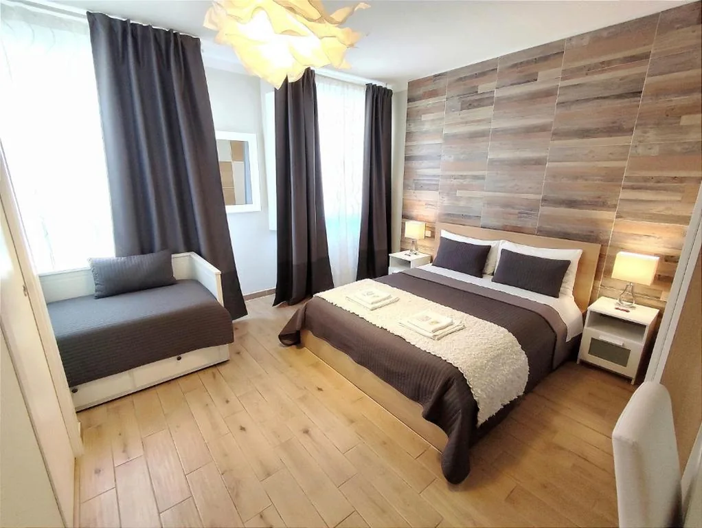 Pisa City Lodge