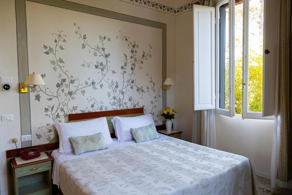 Accommodation with 2 Connecting Rooms and Private Bathroom — Hotel Villa Tiziana