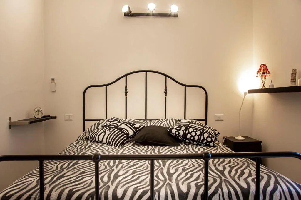 Suite Black and Wite