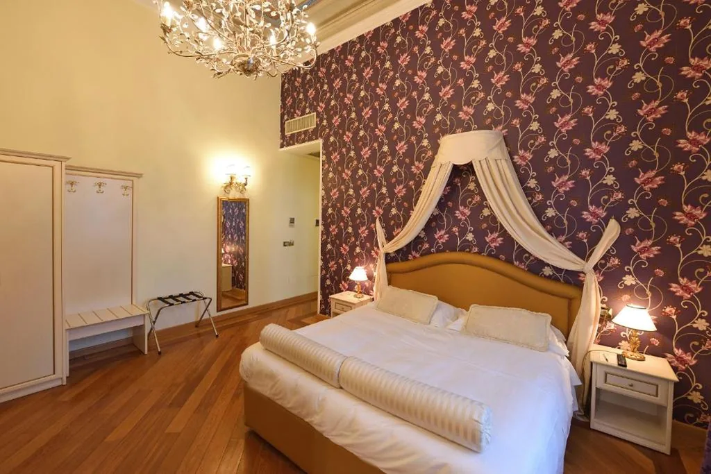 One-Bedroom Suite with Sofa Bed — Relais La Corte di Cloris