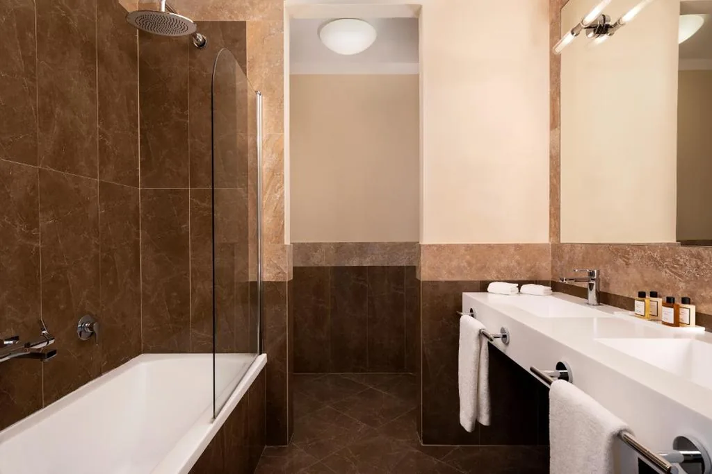 Suite con 1 Letto King-Size — Sina Villa Medici, Autograph Collection