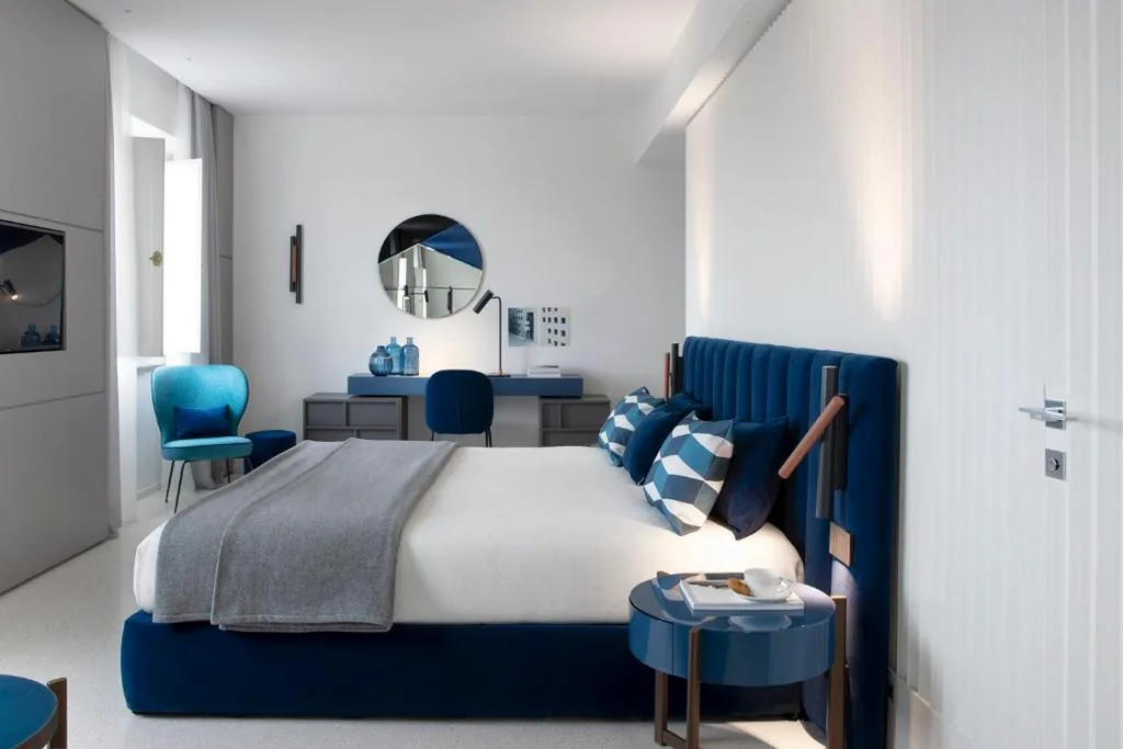 Suite with Balcony — Hotel Plaza e de Russie – Relais & Châteaux