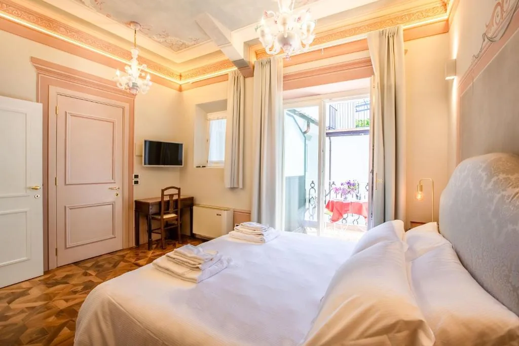 Suite with Balcony — Villa Tortorelli