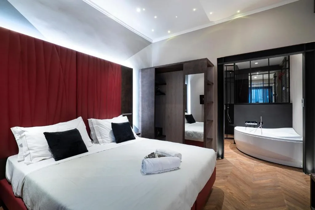 Suite with Hot Tub and Sauna — Artemide Guest House