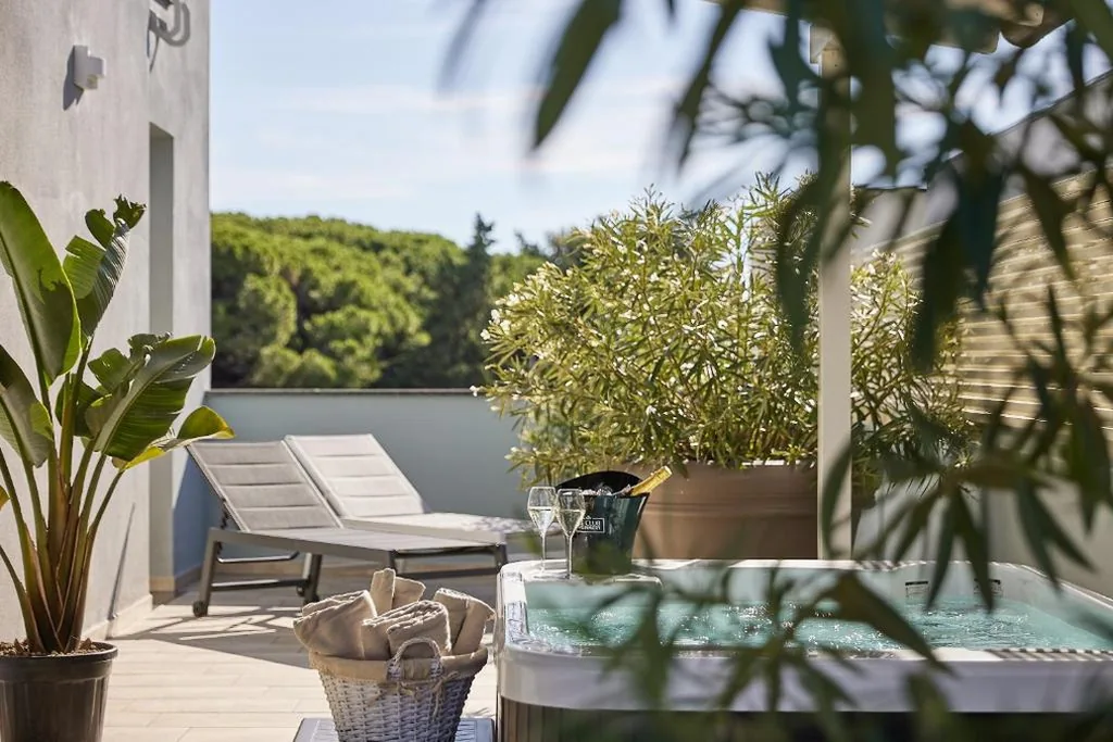 Suite con Vasca Idromassaggio — Golden Apartments