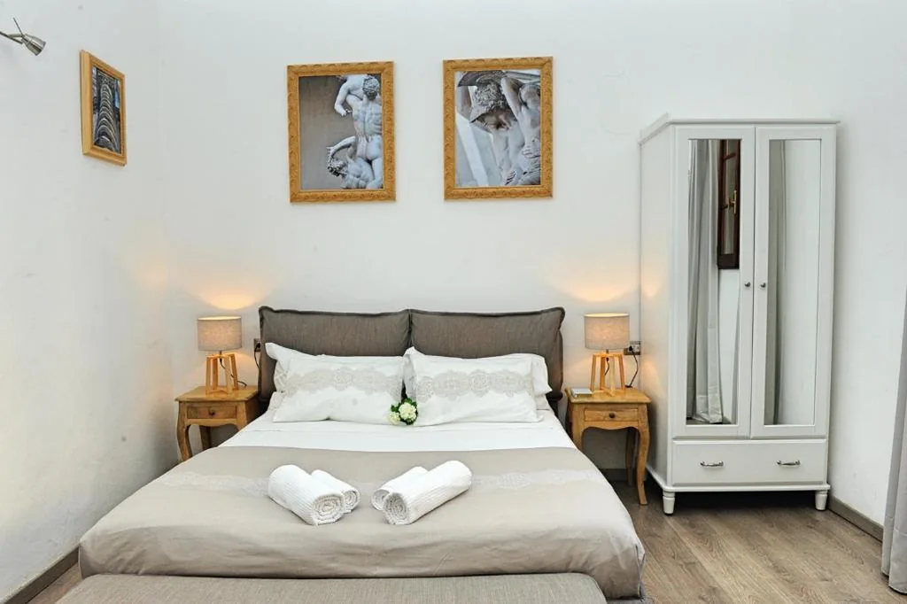 Suite with Cathedral View — Domus Plaza
