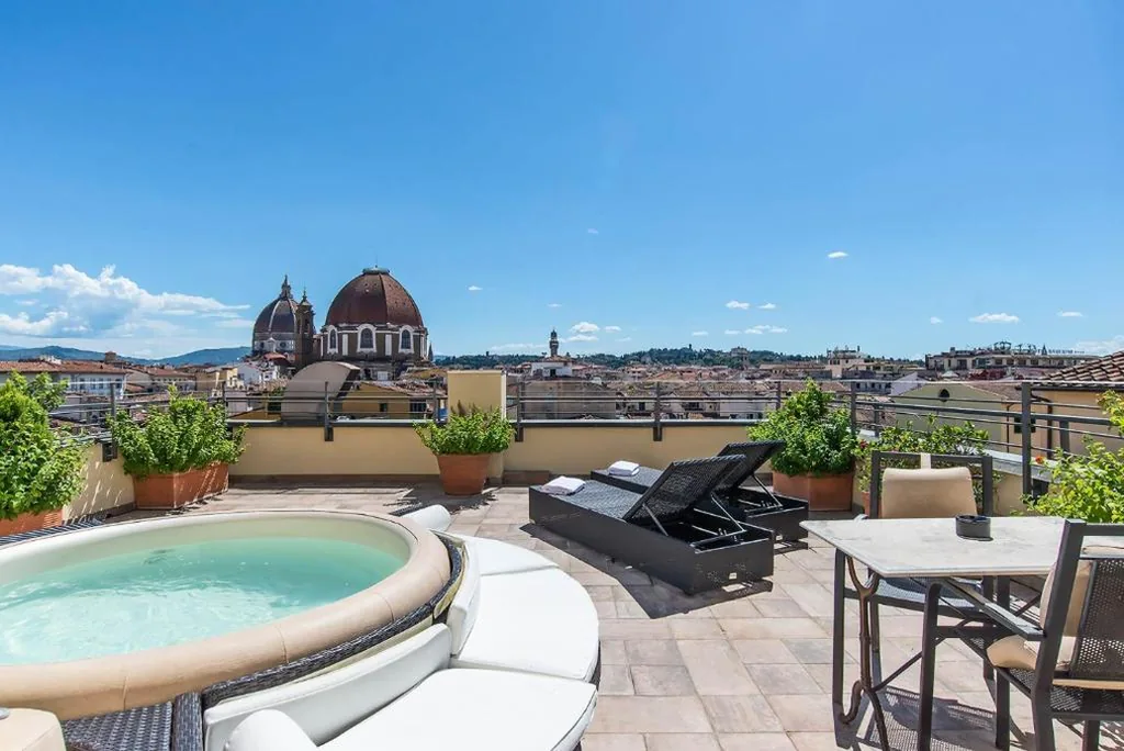 Suite with City View — Hotel Machiavelli Palace