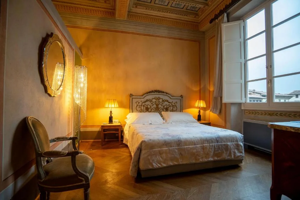 Suite con Vista Città — Palazzo Rocchi – Residenza D’Epoca