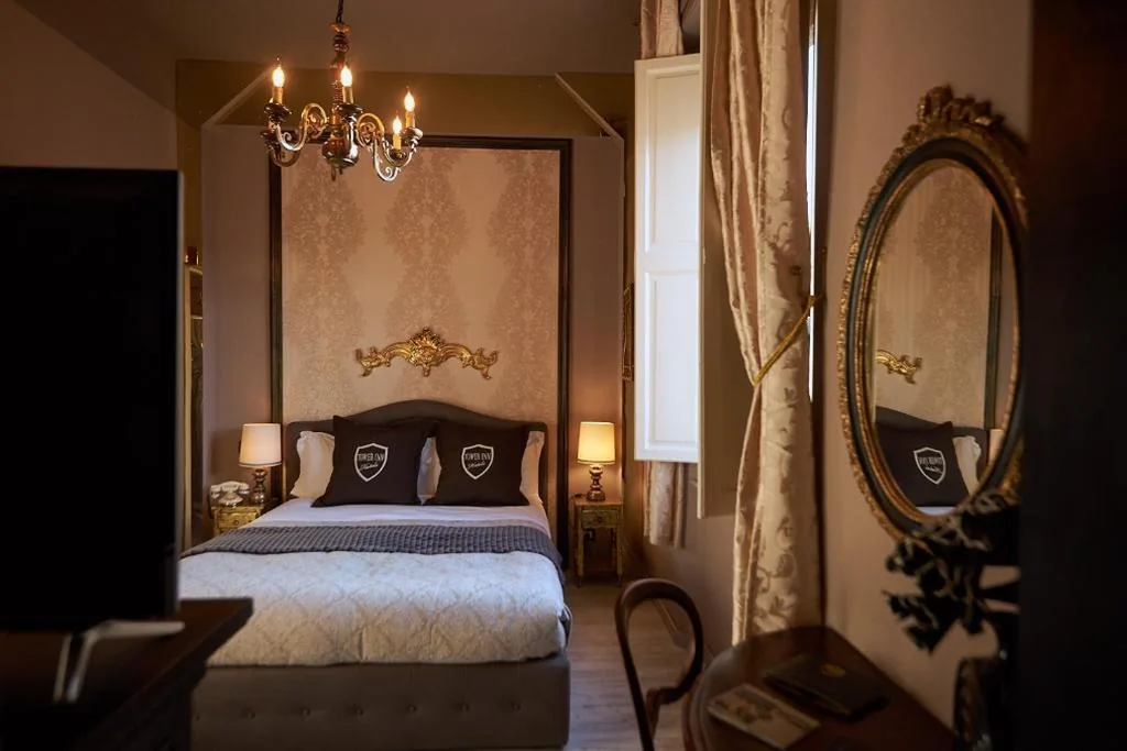 Suite Deluxe con Balcone — Villa Tower Inn