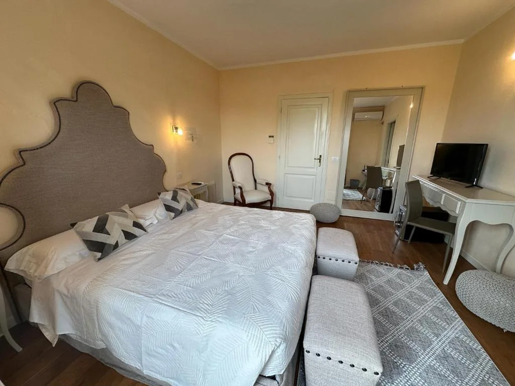 Suite Deluxe con Vasca Idromassaggio — I Due Cippi Country Villa