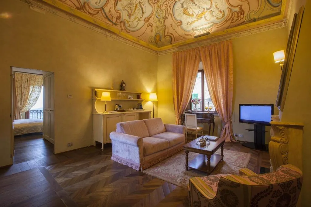 Deluxe Suite with Hot Tub — Palazzo Carletti