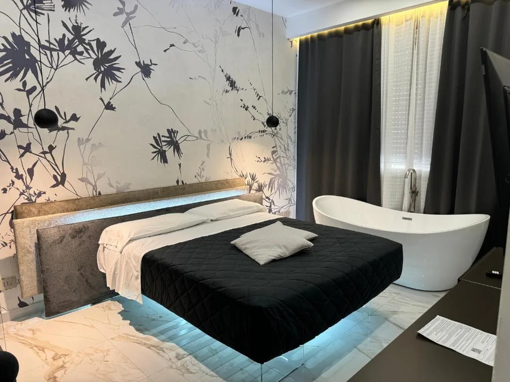 Deluxe Suite with Hot Tub — Relais Stibbert Florence