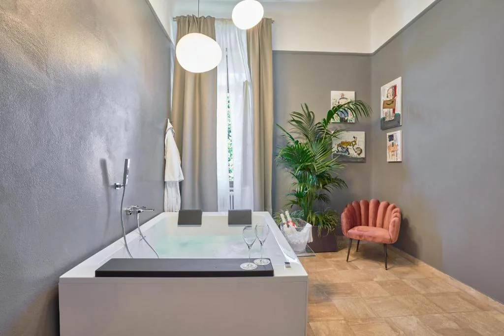 Deluxe Suite with Hot Tub — The Rif – Boutique Hotel