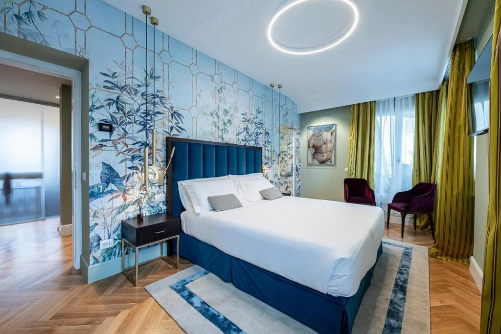 Deluxe Suite — Glimpse Hotel
